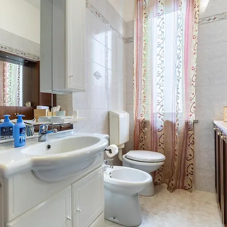 Apartment Elegance 5 Minutes From The Center - Free Park Wi-fi & Ac