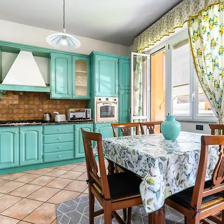 Elegance 5 Minutes From The Center - Free Park Wi-fi & Ac Apartment