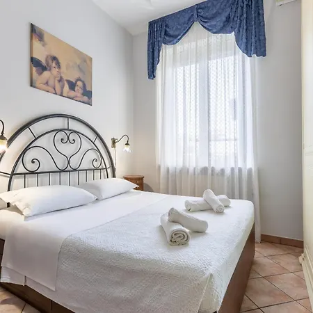 Elegance 5 Minutes From The Center - Free Park Wi-fi & Ac Apartment *
